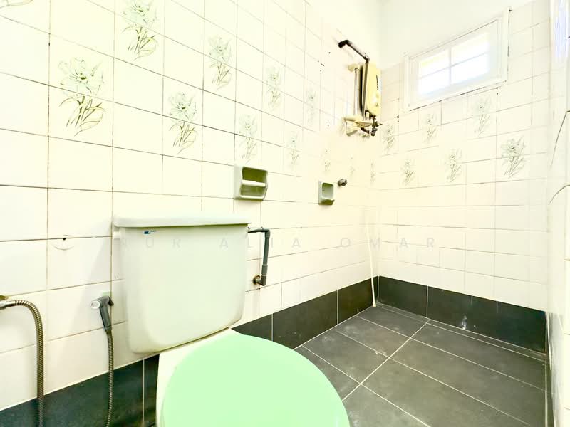 2-storey Terraced House for Sale in Subang Jaya (Selangor) - Nur Alia Omar - Bathroom - PropertyGuru.com.my