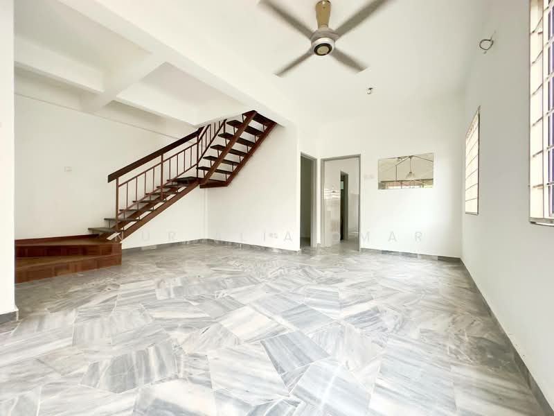 2-storey Terraced House for Sale in Sungai Buloh (Selangor) - Nur Alia Omar - Living Room - PropertyGuru.com.my