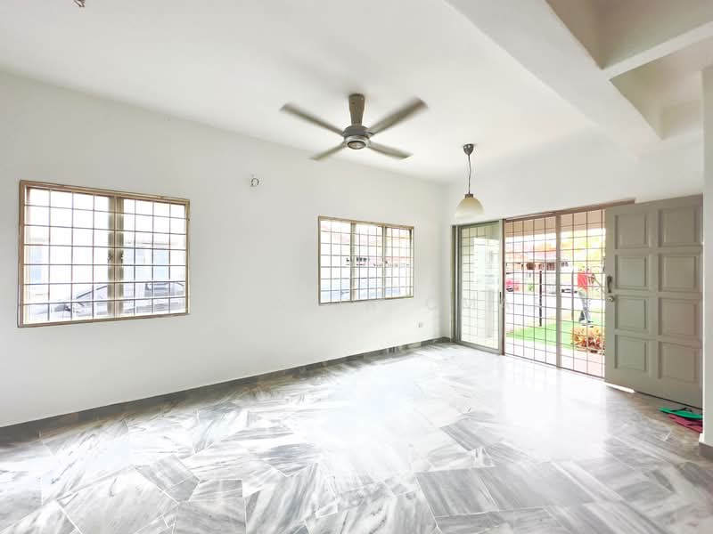 2-storey Terraced House for Sale in Sungai Buloh (Selangor) - Nur Alia Omar - Living Room - PropertyGuru.com.my