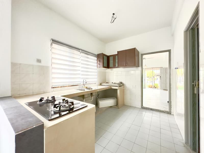 2-storey Terraced House for Sale in Sungai Buloh (Selangor) - Nur Alia Omar - Kitchen - PropertyGuru.com.my