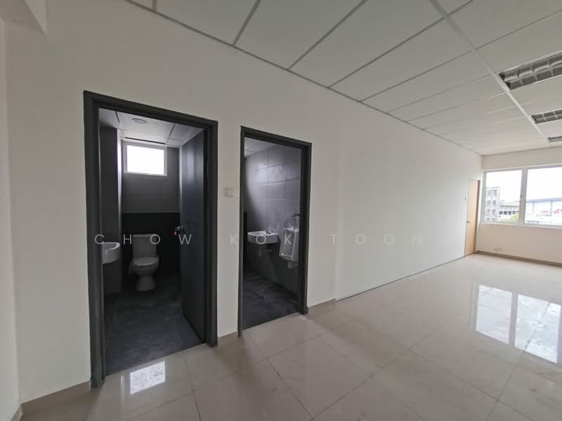 Detached Factory for Rent in Puncak Alam (Selangor) - Chow Kok Toong - Bathroom - PropertyGuru.com.my