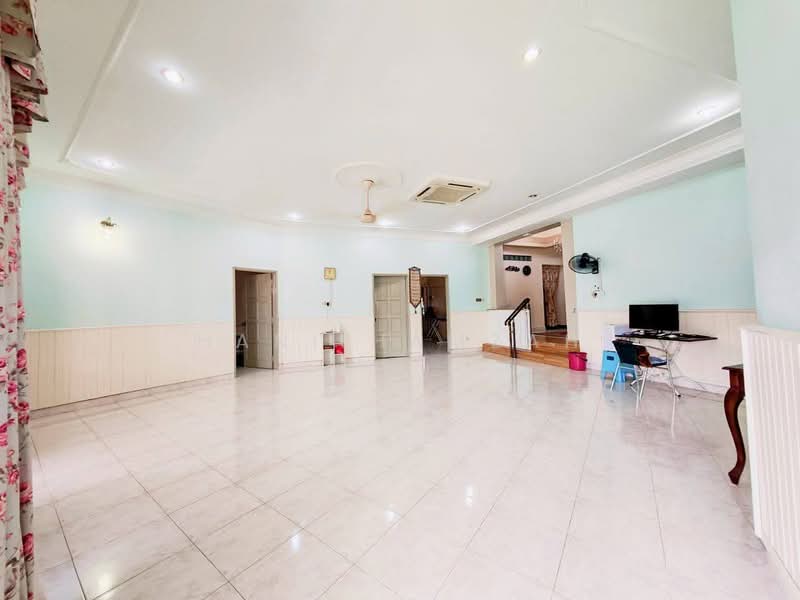 1-storey Terraced House for Sale in Ampang (Selangor) - Hani Hamzah - Living Room - PropertyGuru.com.my