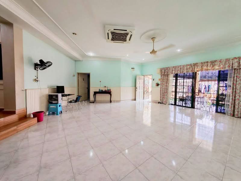 1-storey Terraced House for Sale in Ampang (Selangor) - Hani Hamzah - Living Room - PropertyGuru.com.my