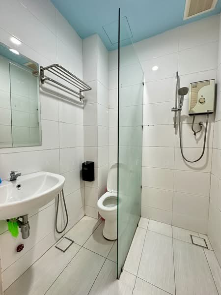 Service Residence for Rent at The Wave Residence - Kellyn Foo - Bathroom - PropertyGuru.com.my