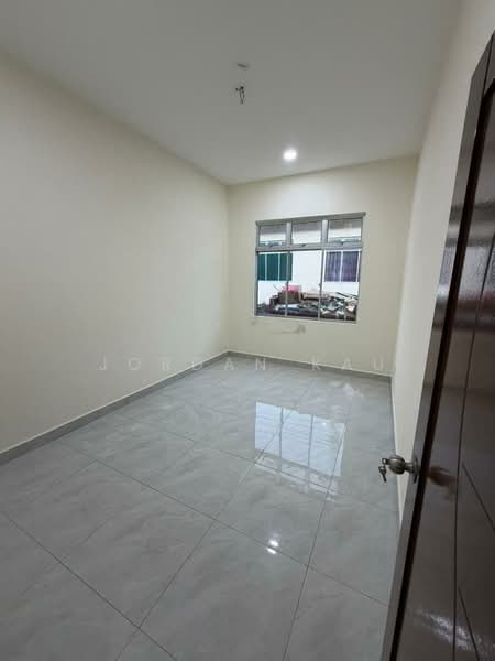 Rumah Teres 1 Tingkat untuk Dijual di Taman Bestari Indah (Ulu Tiram) - Jordan Kau - Interior - PropertyGuru.com.my