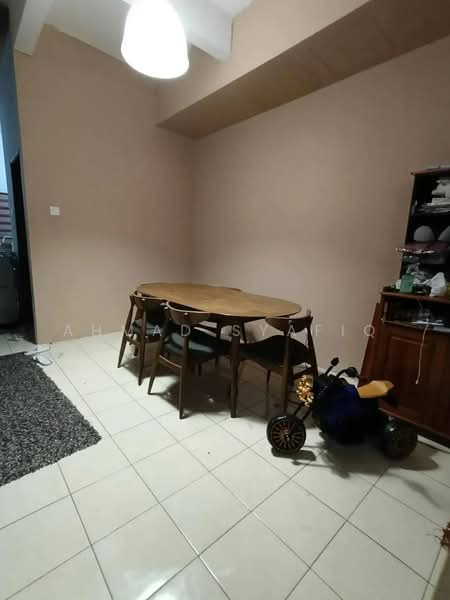 2-storey Terraced House for Sale in Telok Panglima Garang (Selangor) - Ahmad Syafiq - Dining Room - PropertyGuru.com.my