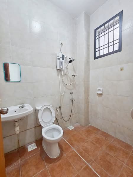 1.5-storey Terraced House for Rent in Taman Pelangi Indah (Ulu Tiram) - Jane Ngoi - Bathroom - PropertyGuru.com.my