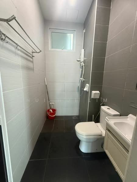 Service Residence for Rent at THE SENAI GARDEN (PANGSAPURI IMPIAN SENAI) - Hui Hui Lim - Bathroom - PropertyGuru.com.my