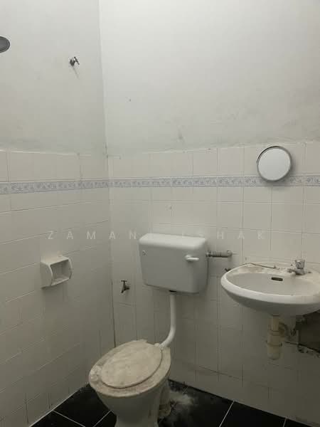 Rumah Teres 2 Tingkat untuk Dijual di Rawang (Selangor) - Zamani Ishak - Bathroom - PropertyGuru.com.my