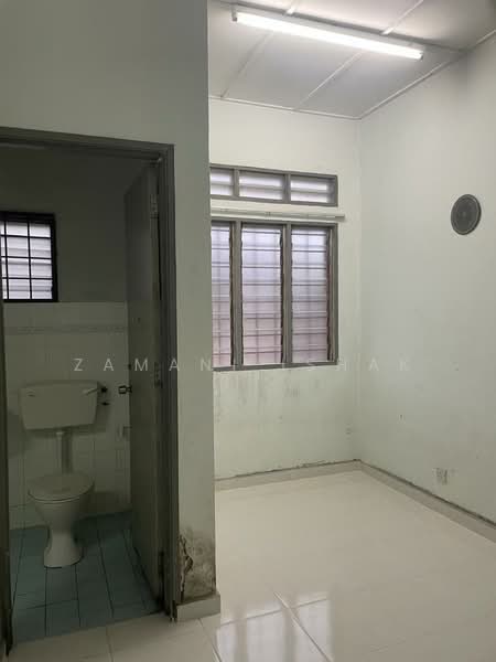 Rumah Teres 2 Tingkat untuk Dijual di Rawang (Selangor) - Zamani Ishak - Bathroom - PropertyGuru.com.my