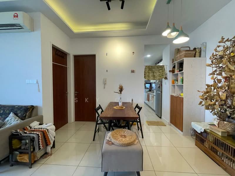 Servis Apartment untuk Dijual di Skyluxe On The Park Bukit Jalil - Sky Chan - Living Room - PropertyGuru.com.my