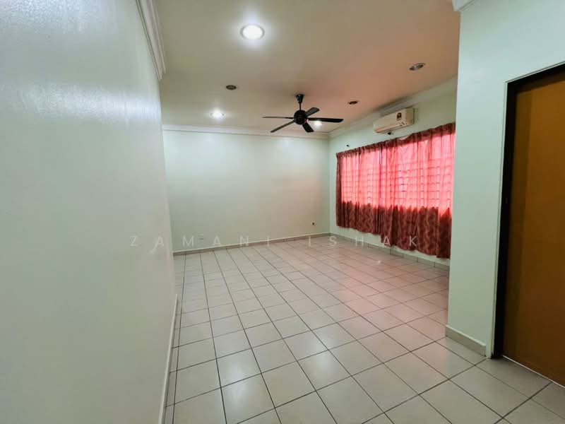 Rumah Teres 2 Tingkat untuk Dijual di Kajang (Selangor) - Zamani Ishak - Living Room - PropertyGuru.com.my