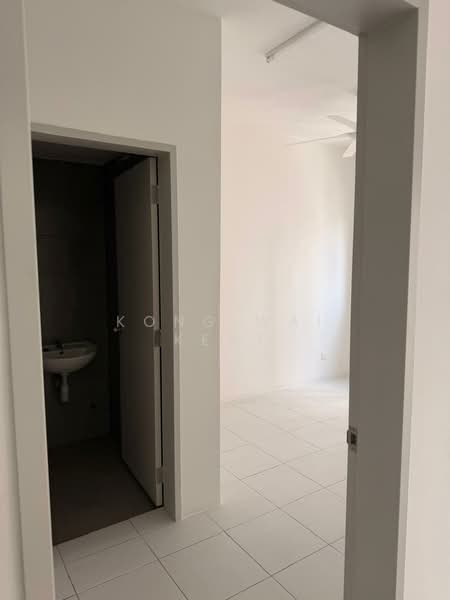 Condominium for Rent at Residensi Sateria - Kong Wai Keat - Bathroom - PropertyGuru.com.my