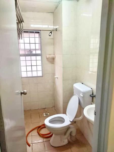 Flat for Sale at Dataran Otomobil - Noraini Dahan - Bathroom - PropertyGuru.com.my