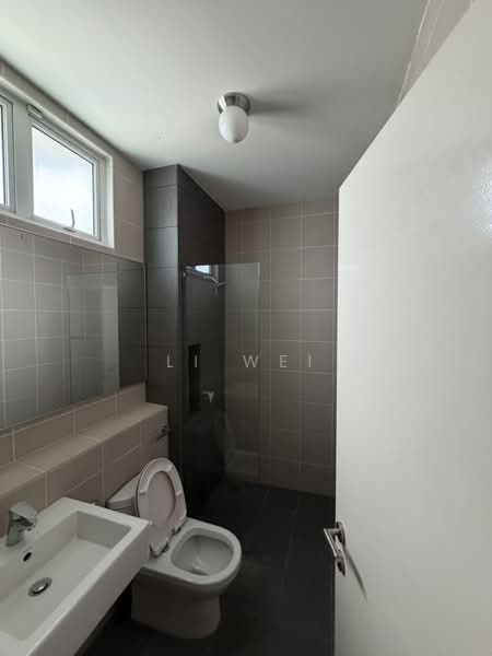 Semi-Detached House for Rent in Setia Tropika (Johor Bahru) - Li Wei - Bathroom - PropertyGuru.com.my