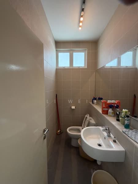Semi-Detached House for Rent in Setia Tropika (Johor Bahru) - Li Wei - Bathroom - PropertyGuru.com.my