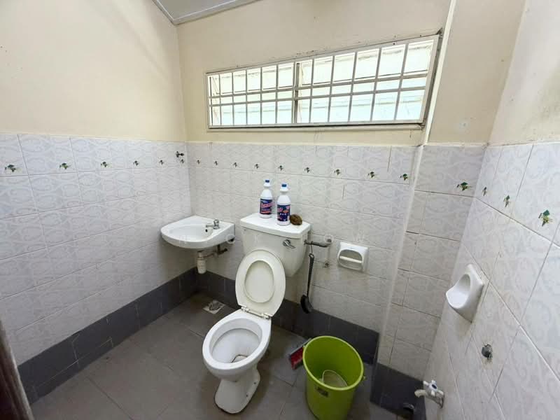 2-storey Terraced House for Rent in Bandar Indahpura (Kulai) - Nick Low - Bathroom - PropertyGuru.com.my