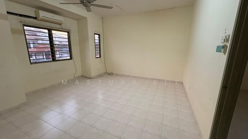 2-storey Terraced House for Sale in Sungai Buloh (Selangor) - Mastura See - Interior - PropertyGuru.com.my