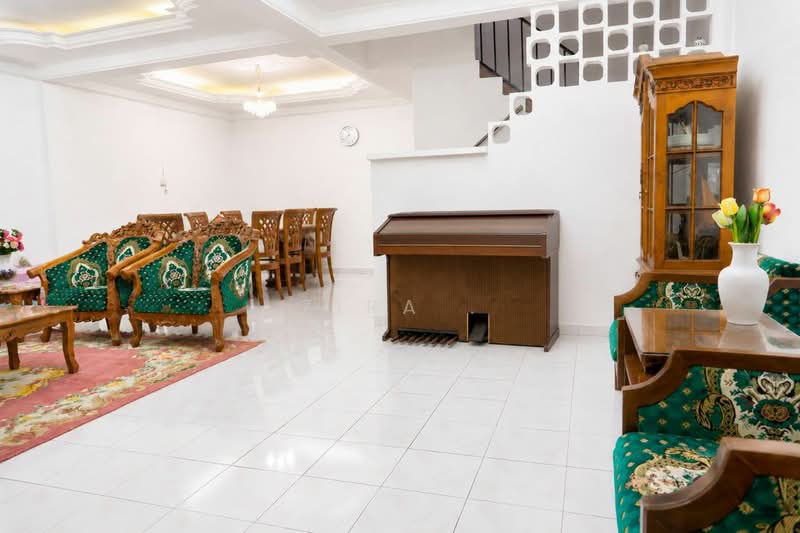 2-storey Terraced House for Sale in Taman Kluang (Kluang) - Zira . - Living Room - PropertyGuru.com.my