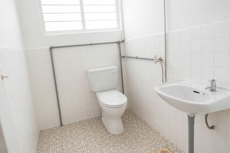 2-storey Terraced House for Sale in Taman Kluang (Kluang) - Zira . - Bathroom - PropertyGuru.com.my
