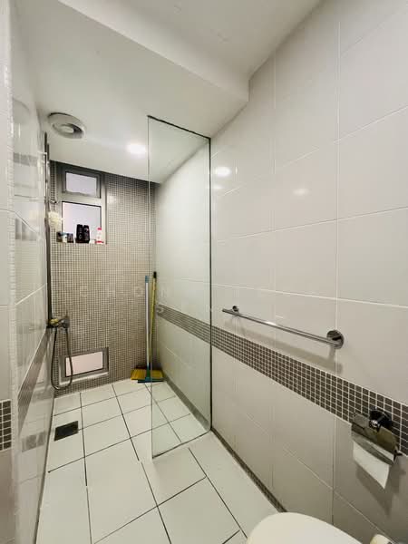 Service Residence for Sale at i-Zen @ Kiara 1 - Chong Teck Seng - Bathroom - PropertyGuru.com.my