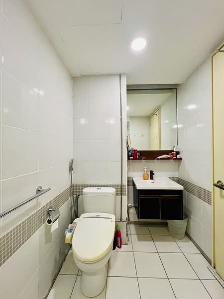 Service Residence for Sale at i-Zen @ Kiara 1 - Chong Teck Seng - Bathroom - PropertyGuru.com.my