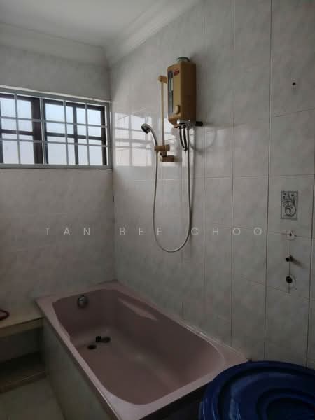 2-storey Terraced House for Rent in TAMAN PUCHONG UTAMA (Puchong) - Tan Bee Choo - Bathroom - PropertyGuru.com.my