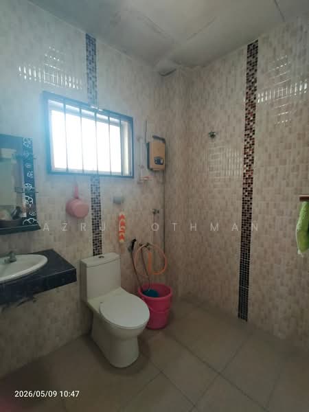 Semi-Detached House for Sale in Taman Kemuning (Senawang) - Azrul Othman - Bathroom - PropertyGuru.com.my