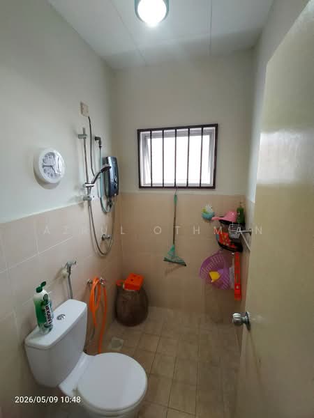 Semi-Detached House for Sale in Taman Kemuning (Senawang) - Azrul Othman - Bathroom - PropertyGuru.com.my