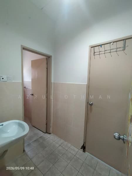 Semi-Detached House for Sale in Taman Kemuning (Senawang) - Azrul Othman - Bathroom - PropertyGuru.com.my
