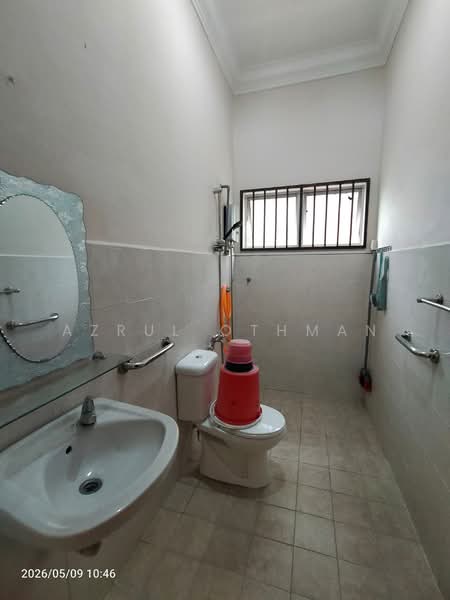 Semi-Detached House for Sale in Taman Kemuning (Senawang) - Azrul Othman - Bathroom - PropertyGuru.com.my