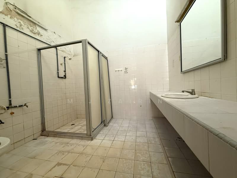 1-storey Terraced House for Sale in Taman Pandan Jaya (Ampang) - M.J Zairin - Bathroom - PropertyGuru.com.my