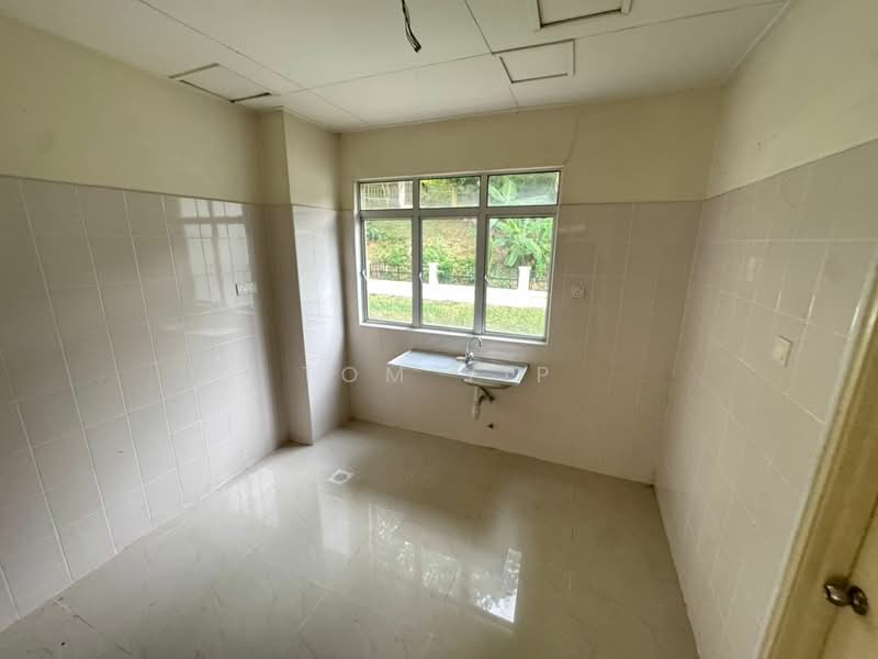 Rumah Berkembar untuk Dijual di Kota Emerald (Rawang) - Tom Yip - Kitchen - PropertyGuru.com.my