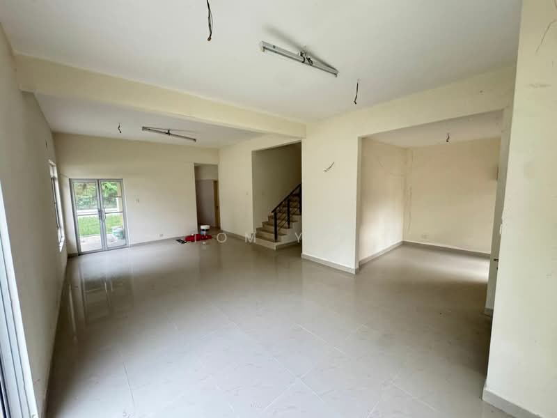 Rumah Berkembar untuk Dijual di Kota Emerald (Rawang) - Tom Yip - Living Room - PropertyGuru.com.my