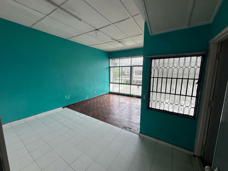 Rumah Teres 2 Tingkat untuk Dijual di Taman Bakti (Ampang) - M.J Zairin - Living Room - PropertyGuru.com.my