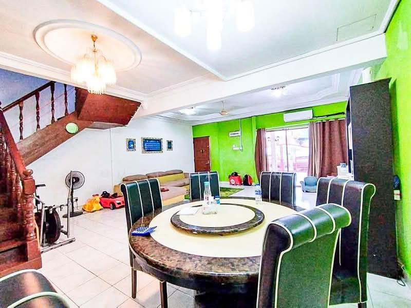 2-storey Terraced House for Sale in Ampang (Selangor) - M.J Zairin - Living Room - PropertyGuru.com.my