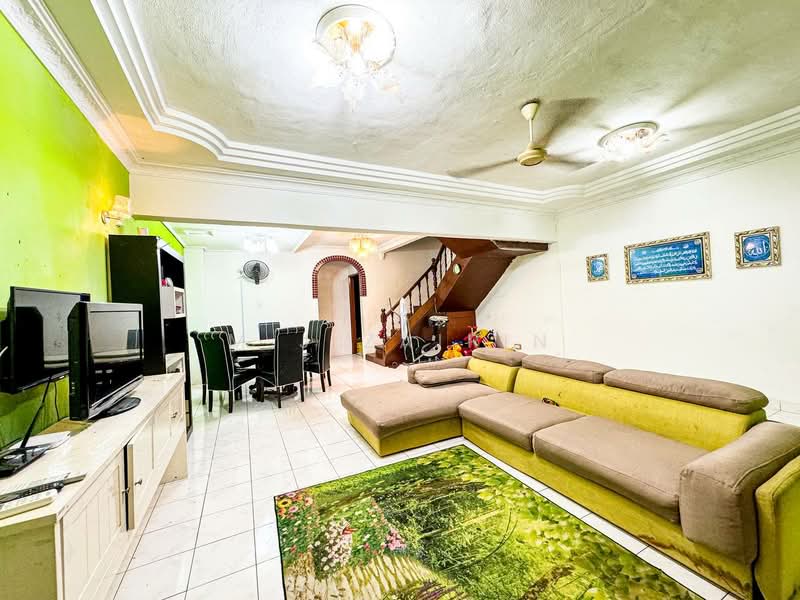 2-storey Terraced House for Sale in Ampang (Selangor) - M.J Zairin - Living Room - PropertyGuru.com.my