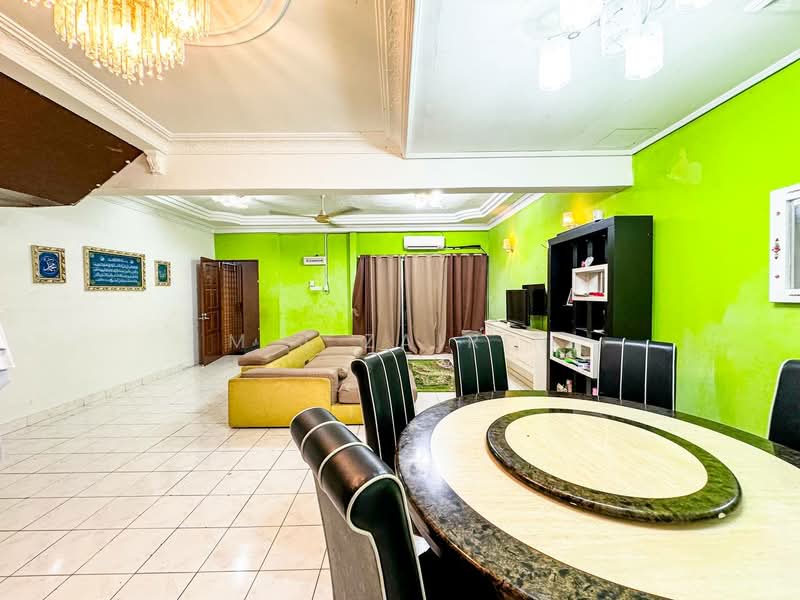 2-storey Terraced House for Sale in Ampang (Selangor) - M.J Zairin - Living Room - PropertyGuru.com.my