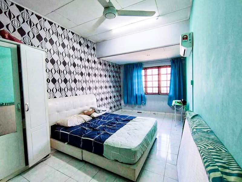 2-storey Terraced House for Sale in Ampang (Selangor) - M.J Zairin - Bedroom - PropertyGuru.com.my