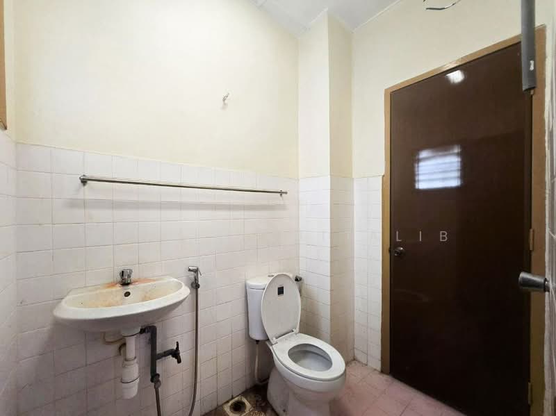 2-storey Terraced House for Sale in Jalan Kuching (Kuala Lumpur) - Shafiq Muttalib - Bathroom - PropertyGuru.com.my