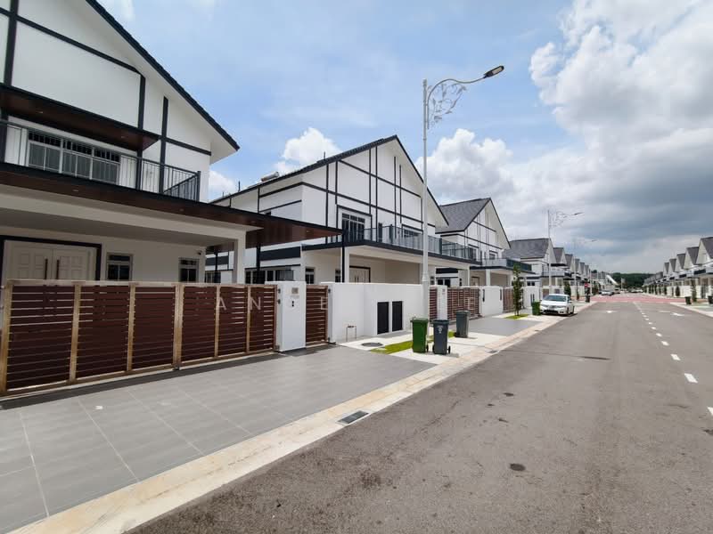 Rumah Berkembar untuk Dijual di Taman Ekoflora (Johor Bahru) - Angel Lee - Exterior - PropertyGuru.com.my