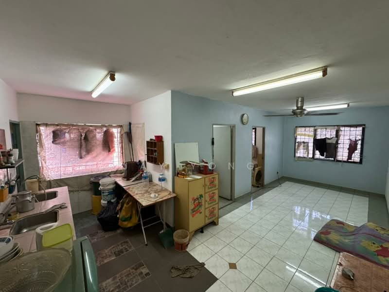Rumah Flat untuk Dijual di Lestari Apartment - Jay Yong - Living Room - PropertyGuru.com.my