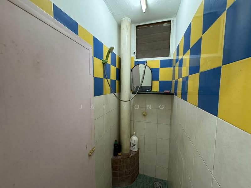 Rumah Flat untuk Dijual di Lestari Apartment - Jay Yong - Bathroom - PropertyGuru.com.my