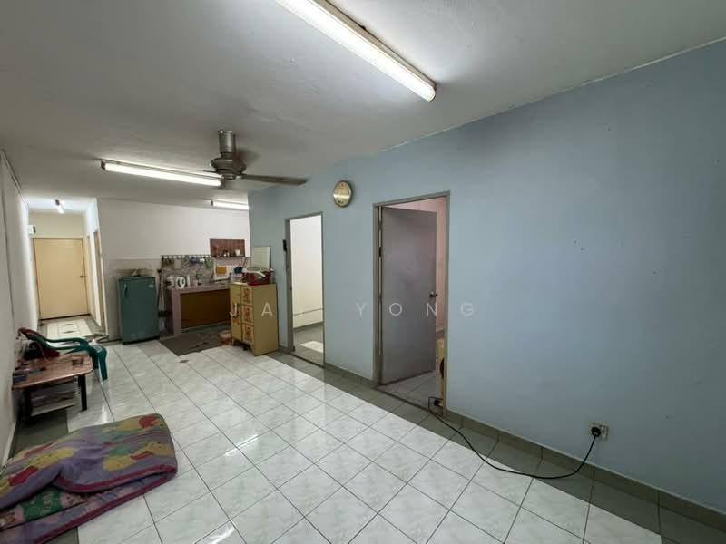 Rumah Flat untuk Dijual di Lestari Apartment - Jay Yong - Living Room - PropertyGuru.com.my