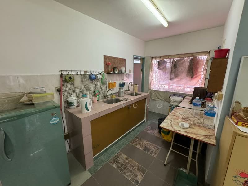 Rumah Flat untuk Dijual di Lestari Apartment - Jay Yong - Kitchen - PropertyGuru.com.my