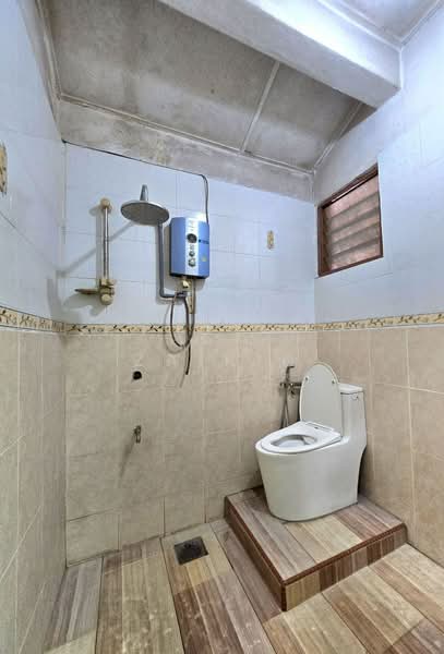 2-storey Terraced House for Sale in Taman Putra (Ampang) - M.J Zairin - Bathroom - PropertyGuru.com.my