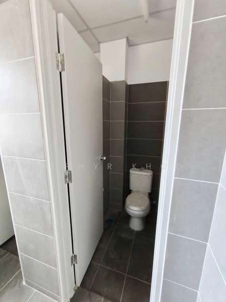 Factory for Rent in Bandar Indahpura (Kulai) - Zephyr Khoo - Bathroom - PropertyGuru.com.my