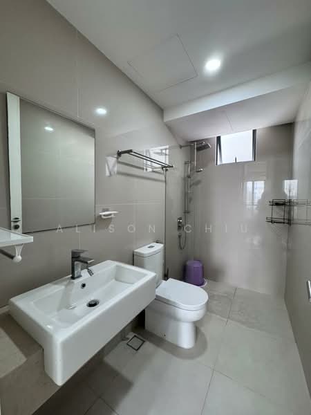 Servis Apartment untuk Dijual di United Point (Residensi Berpadu) - Alison Chiu - Bathroom - PropertyGuru.com.my