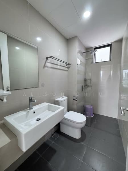 Servis Apartment untuk Dijual di United Point (Residensi Berpadu) - Alison Chiu - Bathroom - PropertyGuru.com.my