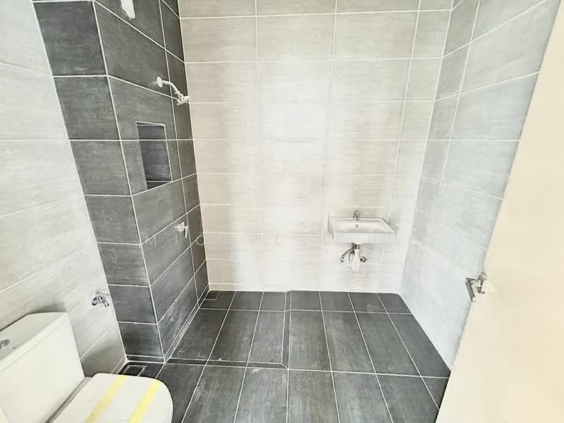 Rumah Teres 2 Tingkat untuk Dijual di Bandar Dato Onn (Tebrau) - Michelle He - Bathroom - PropertyGuru.com.my